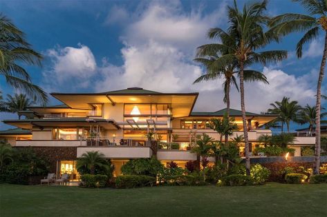 Resort, Property, Home, Real estate, House, Building, Sky, Estate, Tree, Palm tree, Hawaii Mansion, Mauna Kea, Infinity Edge Pool, Mansions For Sale, Patio Interior, Waterfront Property, Organic Architecture, Waterfront Homes, Frank Lloyd Wright