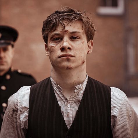 Michael Peaky Blinders, Japan 80's Aesthetic, Michael Gray, 1920s Aesthetic, Finn Cole, Peaky Blinders Characters, Fb Profile Photo, Film Icon, Billy Boy