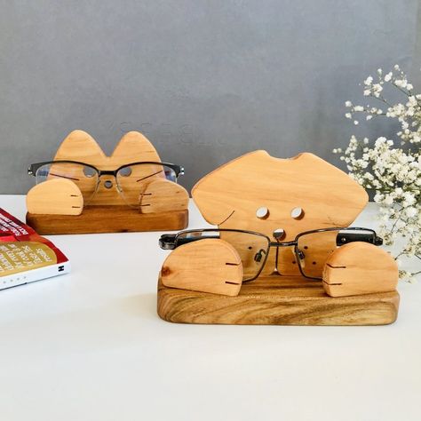 Chat ou chien votre porte-lunettes, porte-lunettes - Etsy Canada Wooden Glasses Holder, Wooden Glasses, Cat Glasses, Glasses Holder, Wooden Cat, Eyeglass Holder, Glass Holders, Natural Gifts, Night Stand