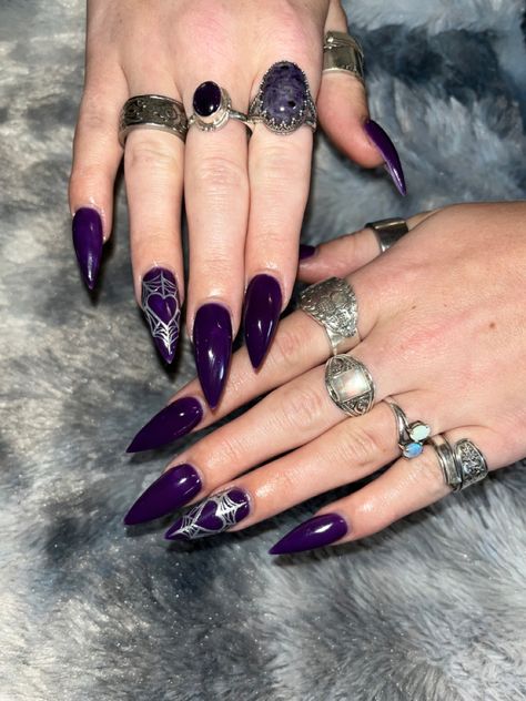 Black And Purple Gothic Nails, Purple And Black Goth Nails, Easy Gothic Nail Designs, Agatha Harkness Inspired Nails, Purple Nails With Black Design, Gothic Nails Purple, Short Gothic Almond Nails, Purple Stilletos Nails, Goth Prom Nails