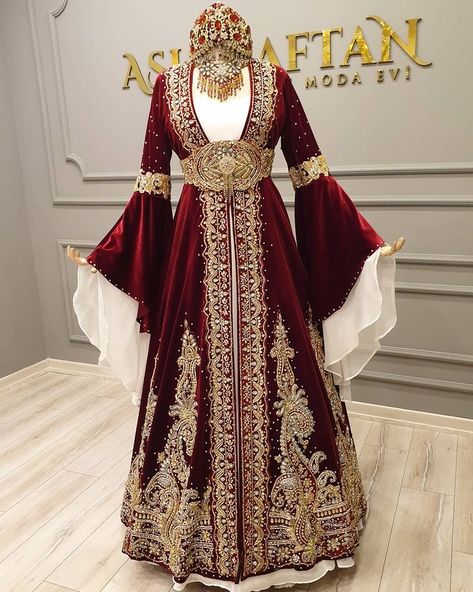 Bridal Hijab Styles, Armor Dress, Muslimah Wedding Dress, Turkish Dress, Fashion Show Dresses, Pretty Wedding Dresses, Royal Dresses, Indian Bridal Dress, Elegant Dresses Classy