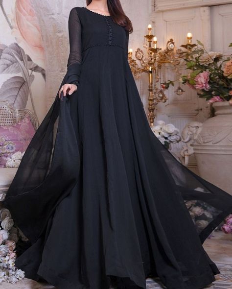 Chic Maxi Dresses, Frock For Women, Stylish Short Dresses, Desi Fashion Casual, Pakistani Fancy Dresses, Modest Dresses Casual, Fancy Dresses Long, Simple Pakistani Dresses, Fashion Enthusiast