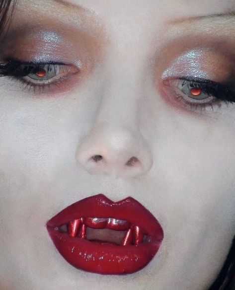 Vampire Moodboard, Twilight Oc, Vamp Makeup, Cain Y Abel, Horror Protagonist, Vampire Makeup, Art Makeup, Fashion Music, Editorial Makeup