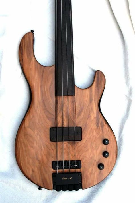 Maurizio Über Basses Cool Bass Guitars, Yamaha Bass Guitar, Guitar Finishes, Yamaha Bass, Guitar Exercises, Instrument Music, Travel Guitar, Guitar Ideas, Guitar Store