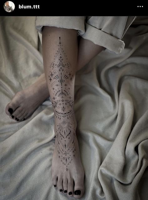 Blumttt Tattoo, Fineline Knee Tattoo, Ornamental Tattoo Leg Woman, Ornamental Shin Tattoos For Women, Fine Line Shin Tattoo, Women’s Shin Tattoo, Ornamental Tattoo Design Leg, Ornamental Tattoo Women, Shin Tattoo Women