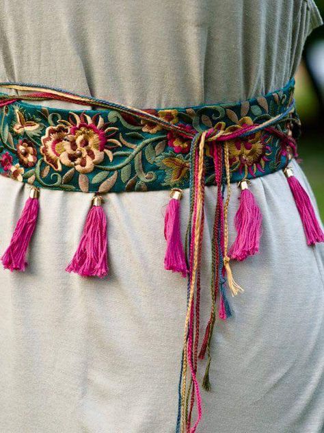 Boho Decorations, Embroidery Belt, Boho Belt, Bohemian Inspiration, Boho Belts, Embroidered Belt, Mode Boho, Boho Bags, Fabric Belt