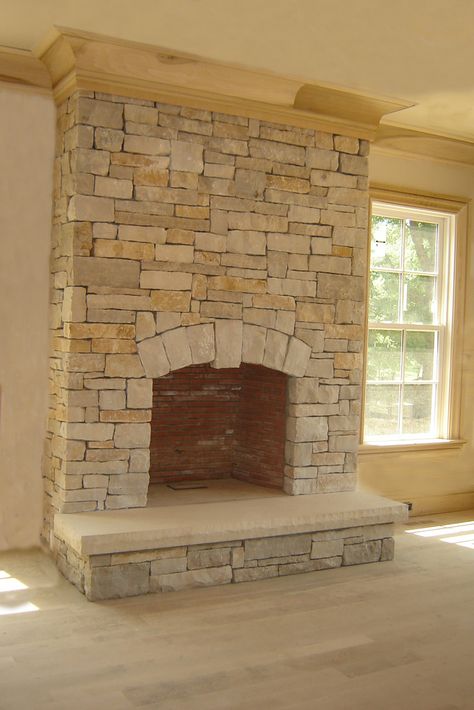 This fireplace has Buechel Stone's Fond du Lac Cambrian Blend with custom Fond du Lac material on the hearthstone and arch. Notice the installation with a drystack installation. Ref: Fond du Lac Cambrian Blenda. Visit www.buechelstone.com/shoppingcart/products/Fond-du-Lac-Ca... for more information. Stacked Stone Fireplace, Stacked Stone Fireplaces, Fireplace Pictures, Corner Fireplace, Fireplace Remodel, Home Fireplace, Fireplace Makeover, Stacked Stone, Fireplace Wall