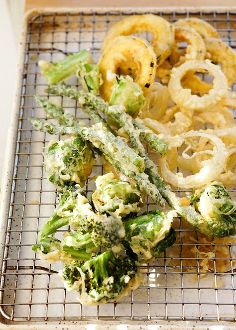 The Best Vegetable Tempura — Eat Cho Food Tempura Vegetables Recipe, Vegetable Tempura Recipe, Veg Tempura, Broccoli Tempura, Zucchini Tempura, Tempura Broccoli, Tempura Veggies, Tempura Recipes, Tempura Batter Recipe