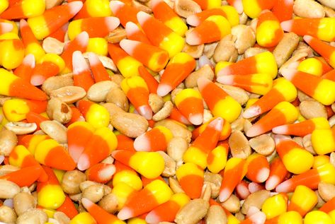 Candy Corn Mix, Delicious Halloween Desserts, Candy Corner, Halloween Food Desserts, Healthy Halloween Treats, Slow Cooker Pumpkin, Fun Halloween Food, Pumpkin Waffles, Autumn Recipes