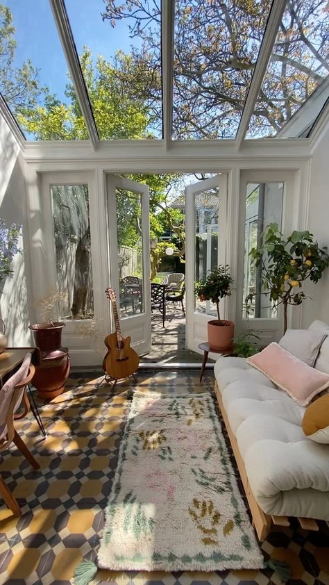 Indoor Sunroom Ideas, Sunroom Decorating, Sunroom Designs, House Decorations, Inspire Me Home Decor, Dream House Rooms, Style Deco, Home Decor Living Room, Home Decor Ideas Living Room