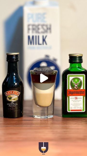 Baileys Shot Recipes, Hello Shooters Recipe, Jagermeister Recipes, Jager Cocktails, Jagermeister Drinks, Jager Drinks, Jagermeister Shots, Baileys Recipes Drinks, Baileys Cocktails