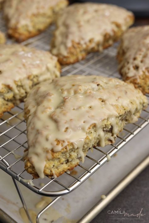 Maple Oatmeal Scones, Oatmeal Scones, Banana Scones, Maple Oatmeal, English Scones, Maple Recipes, Chewy Bread, Scones Easy, Sourdough Starter Discard Recipe