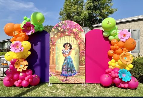 Encanto Backdrop Ideas, Encanto Birthday Backdrop, Encanto Party Decoration Ideas, Encanto Birthday Party Decorations, Encanto Backdrop, Encanto Birthday, Encanto Party, Pig Birthday Party, Fiesta Party Decorations