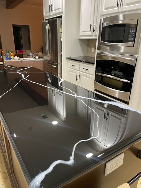 Black epoxy with white veining Black Epoxy Countertop, Epoxy Countertop Kitchens, Countertops Epoxy, Diy Farmhouse Desk, Epoxy Floor Designs, Epoxy Countertops, Ideas Cocina, Floor Makeover, Resin Countertops