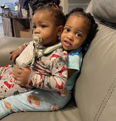 India royale and lil durk daughter India Royale And Lil Durk, India Royale Daughter, Willow Banks, India Royale, Mommy And Baby Pictures, Lil Durk, Hand Tattoos For Guys, Maybe One Day, Mommy Life