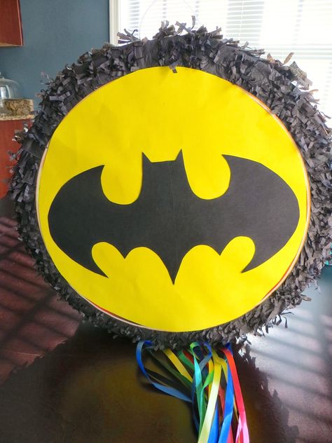 Batman Pinata, Batman Themed Birthday Party, Halloween Pinata, Batman Diy, Sibling Birthday Parties, Lego Decorations, Batman Theme, Batman Birthday Party, Diy Pinata