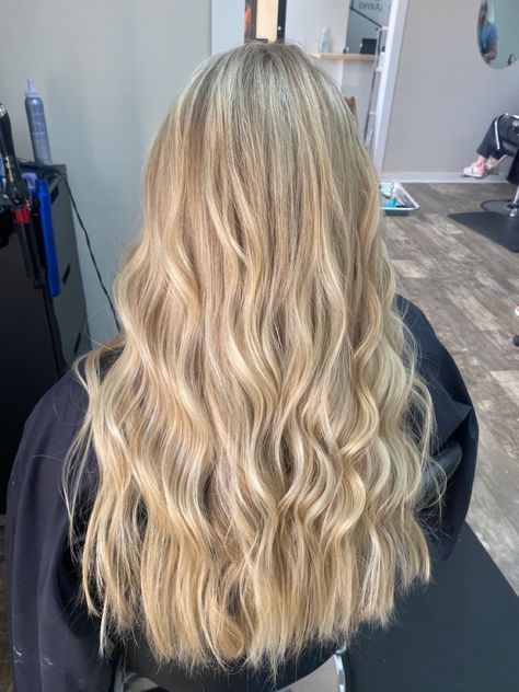 @looksbyjordann ig Back To School Blonde Hair, Highlights For Medium Blonde Hair, Bleach Blonde Highlights On Blonde Hair, Honey Blonde Hair With Highlights And Lowlights, Golden Blonde Highlights On Blonde Hair, Prom Hair Blonde, Blonde Full Highlights, Blonde Partial Highlights, Full Foil Highlights