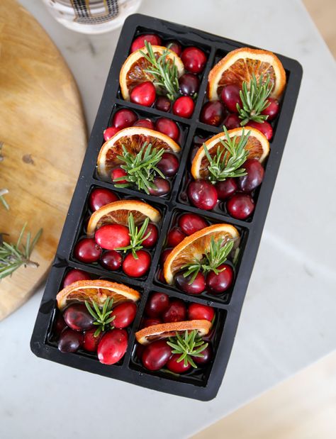 Christmas Drink Board Ideas, Christmas Ice Cubes For Champagne, Christmas Drink Ice Cubes, Fruit And Herb Ice Cubes, Mistletoe Mimosa Ice Cube, Berry Ice Cubes, Christmas Drink Presentation, Ice Cube Recipes Cocktails, Christmas Bar Set Up Cocktail Parties