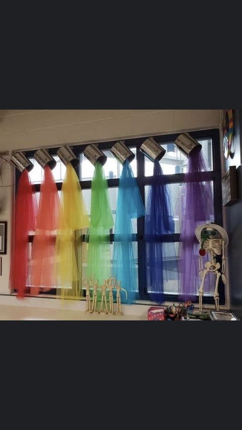 Kids Church Rooms, Dance Studio Decor, Rainbow Window, Fall Arts And Crafts, Office Birthday, Kids Daycare, Rainbow Room, Beauty Salon Interior, Vbs Crafts