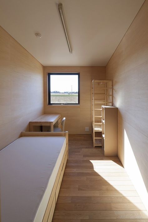 Japanese Dorm Room, Simple Small Room, Small Room Idea, Very Small Room, Small Hotel Room, Hostels Design, Dormitory Room, Hostel Room, Dorm Design