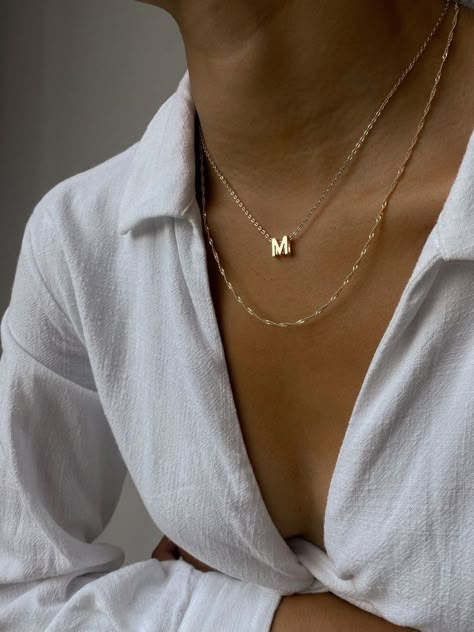 Jewelry Box Design, M Necklace, Alphabet Necklace, Necklace Stack, Necklaces Set, Minimal Necklace, Jewelry Accessories Ideas, Classy Jewelry, Chain Design