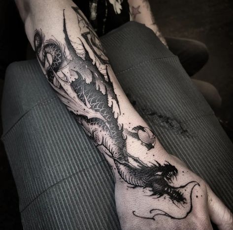 Tattoo Dragon Hand, 2004 Tattoo Ideas For Men, Best Black Tattoo Ideas, 2 Hour Tattoo Ideas, Pattern Sleeve Tattoo, Dragon Wrapped Around Arm Tattoo Design, Arm Dragon Tattoo, Dark Dragon Tattoo, Black Dragon Tattoo Arm