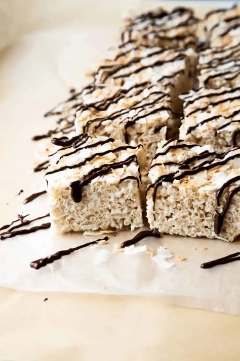 Coconut & Browned Butter Rice Krispie Treats topped with dark chocolate. Puffed Rice Bars, Rice Bars, Puffed Rice Cereal, Coconut Chocolate Bars, Rice Bubbles, Healthy Rice, Coconut Bars, Puffed Rice, Butter Rice