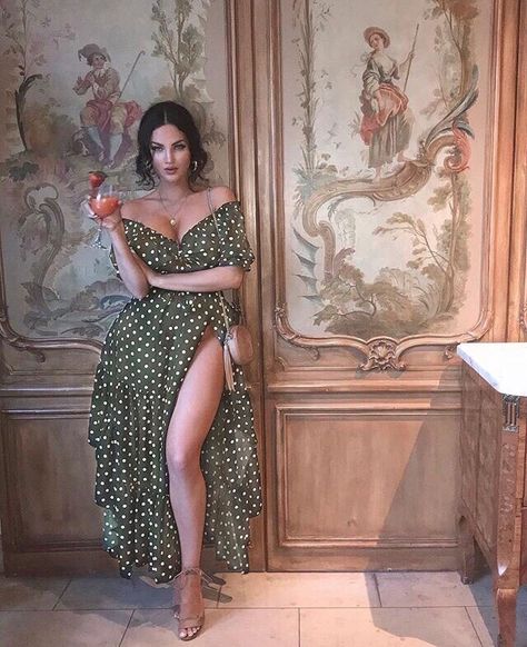 Natalie Halcro, Foto Poses, Mode Inspo, Looks Chic, 인물 사진, Curvy Outfits, Mode Inspiration, Looks Vintage, Polka Dot Dress