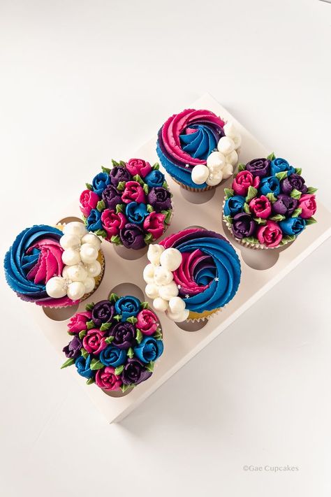 Six vanilla cupcakes with swirls or flowers in the colors of the bisexual flag. The colors are shades of pink, purple, and blue. Bisexual Flag, Pink And Blue Flowers, Vanilla Cupcakes, Pride Month, Cupcakes Decoration, Food Inspiration, Coming Out, Blue Flowers, Dinner Party