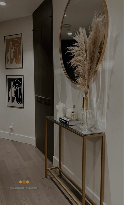 Bloxburg Hallway Ideas, Upstairs Hallway Ideas, Black Living Room Decor, Hallway Ideas Narrow, Hallway Ideas Bloxburg, Bloxburg Hallway, Green Hallway, Apartment Decorating Living, Narrow Hallway Ideas