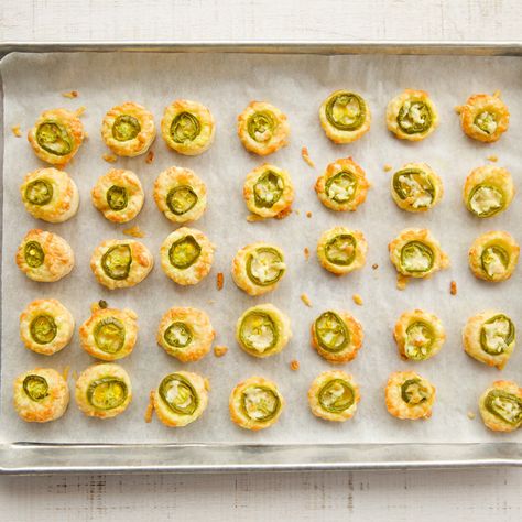 Cowboy Cheese Bites By Ree Drummond Jalapeno Bites, Halloween Fingerfood, Pizza Quesadilla, Pastry Bites, Cheese Bites Recipe, Ree Drummond Recipes, Appetizers Easy Dips, Jalapeno Cheese, Manchego Cheese