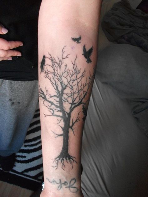 Dead Tree Tattoo, Tree With Birds Tattoo, Cute Best Friend Tattoos, Tree Tattoo Meaning, Tree Sleeve Tattoo, Bird Tattoos Arm, Gotik Tattoo, Tree Tattoo Forearm, Bird Tattoo Meaning