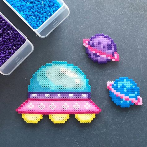 Mattina Sundqvist on Instagram: “I messed up the ironing on this one, but I think it’s cute and wanted to show it anyway. 👽👽 . . . . . . #perlerbeads #perler #beads #hama…” Perler Bead Designs, Melty Bead Patterns, Pearl Beads Pattern, Easy Perler Beads Ideas, Fuse Bead Patterns, Art Perle, Hama Beads Design, Perler Bead Templates, Diy Perler Bead Crafts