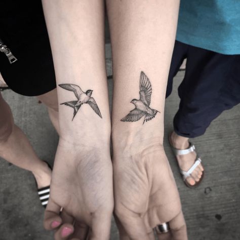 Top 101 Best Friendship Tattoo Ideas - [2022 Inspiration] - Next Luxury Vogel Tattoo, One Word Tattoos, Bff Tattoos, Парные Тату, Friendship Tattoos, Mother Daughter Tattoos, Diy Tattoo, Matching Tattoo, Best Friend Tattoos