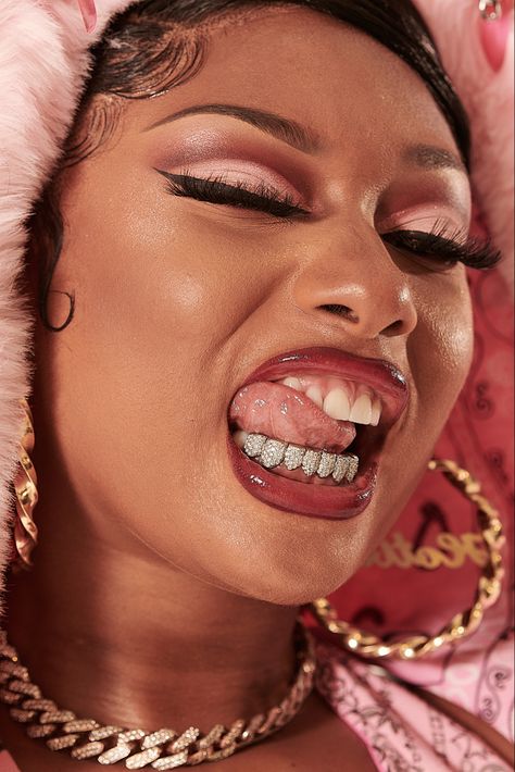 Pink Megan Thee Stallion Aesthetic, Megan Thee Stallion In Pink, Stallion Tattoo, Stallion Aesthetic, Jazmin Bean, Megan Thee Stallion, Girl Face, Summer Girls, Celebrity Crush