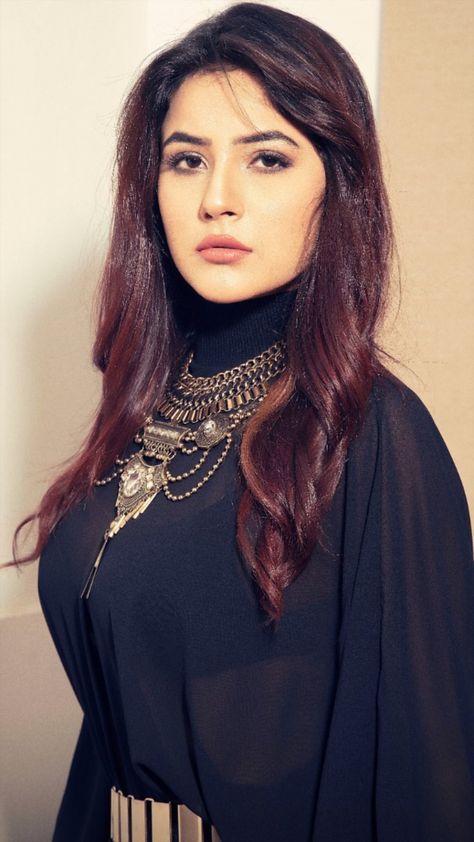 Shehnaz Gill, Punjabi Singer, 5 Days Left, Shehnaaz Gill, Short Hair Trends, Days Left, Girls Dpz, Cute Woman