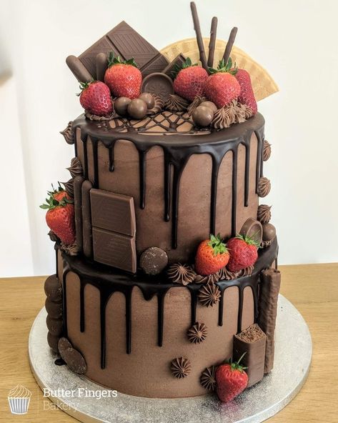 Two Tier Chocolate Cake Birthdays, Chocolate Drip Cake With Strawberries, Chocolate 18th Birthday Cake, Two Tier Chocolate Cake Designs, 18th Birthday Chocolate Cake, Birthday Cake Ideas Two Tier, Chocolate Bday Cake Decoration, 18th Birthday Cake Chocolate, Strawberry Decorated Cake