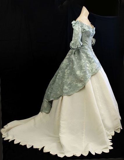 I want this traveling gown soo bad, but with a different shape to the bottom of the dress.(: Victorian Theme, Gaun Abad Pertengahan, 1800s Fashion, Old Fashion Dresses, Old Dresses, Victorian Clothing, Antique Dress, Vintage Gowns, Old Fashion