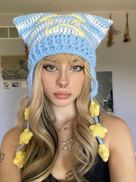 Crochet Beanie Earflap, Crochet Mushroom Hat For Cat, Crochet Hat Styles, Crochet Winter Accessories, Acrylic Yarn Crochet Projects, Crochet Beanie Ideas, Cute Crochet Beanie, Crochet Rocket, Beanie Aesthetic