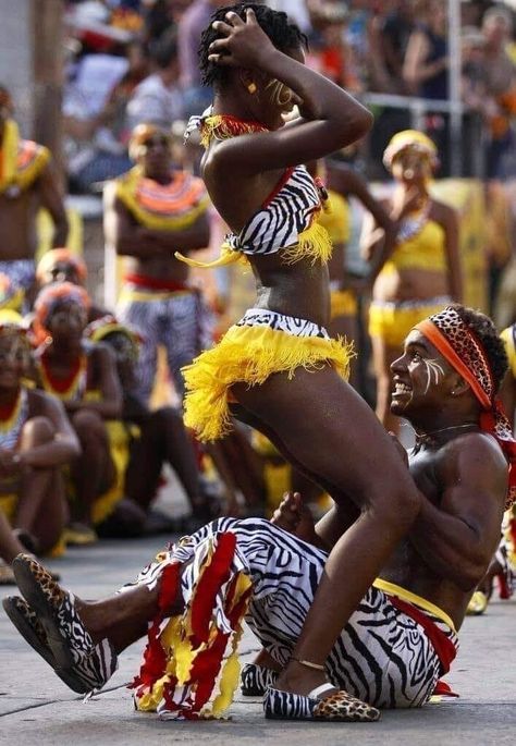 Black Dancers, Afro Dance, Isadora Duncan, Belly Dancing Classes, Preteen Clothing, African Dance, African People, Dance Photography, African Culture