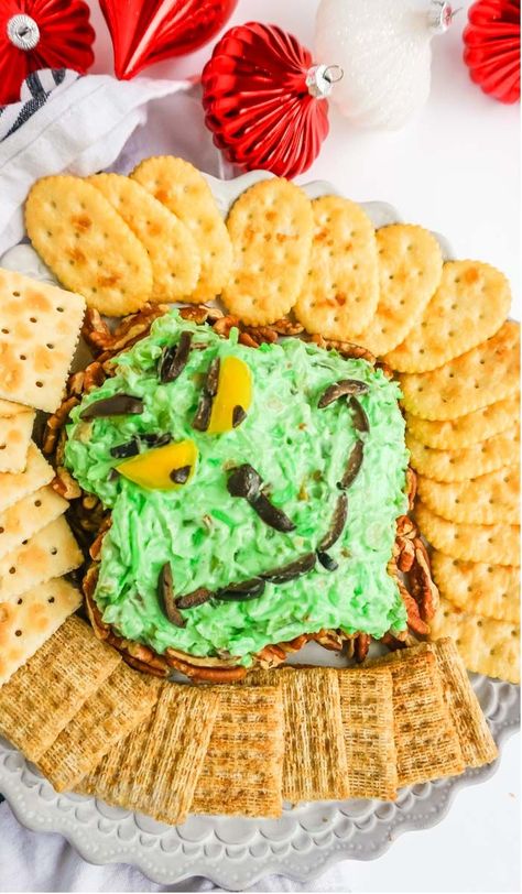 A Grinch Cheese Ball is the perfect addition to a Grinchmas party! It the star of a lovely Grinchmas spread, and is sure to be a hit. Savory Grinch Food, Santa Cheese Ball, Grinch Cheese Board, Grinch Cheese Ball, Grinch Appetizers Food Ideas, Grinch Charcuterie Board Ideas, Whoville Feast, Grinch Thanksgiving, Grinch Foods