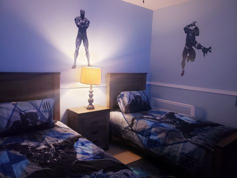 Black Panther Room Ideas, Black Panther Poster Art, Black Panther Bedroom Ideas, Black Panther Room For Boys, Black Panther Room, Black Panther Bedroom, Black Panther Decor, Vintage Black Panther Poster, Bedroom Decor Apartment