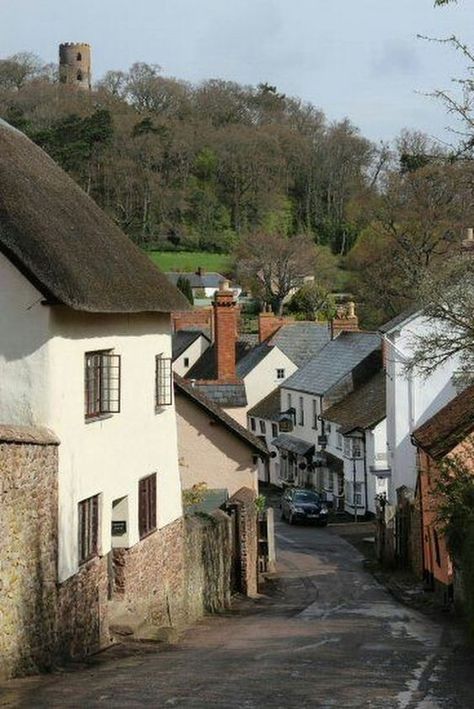 Ireland Houses, Welsh Countryside, Honeymoon Locations, Irish Countryside, European Aesthetic, Destinations Travel, British Countryside, Listed Building, England And Scotland