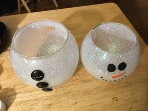 fish bowl snowman Diy Fish Bowl, Fishbowl Snowman, Fish Bowl Snowman, Bowl Snowman, Natural Holiday Decor, Snowman Diy, Fish Bowls, Diy Christmas Crafts, Snowman Christmas Decorations