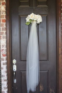 Bridal shower veil wreath for the front door as guest walk in! Super cute! Front Storm Door, Decor For Wedding Reception, Wedding Door Decorations, Bridal Shower Wreaths, Bridal Shower Veil, Wreaths Wedding, Backyard Bridal Showers, Wedding Doors, Bridesmaid Luncheon