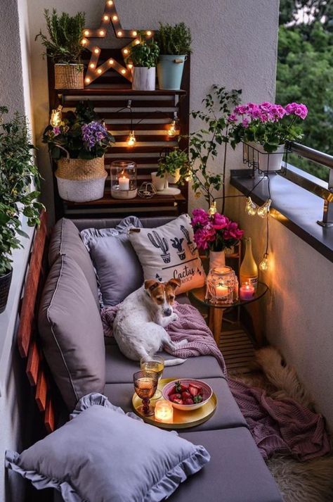 20+ Cozy Balcony Ideas You Should Consider While Decorating Balcony Veranda Interiors, Terrazas Chill Out, Balcon Mic, Veranda Magazine, Balkon Decor, Tiny Balcony, Bohemian Outdoor, Small Balcony Garden, Small Balcony Design