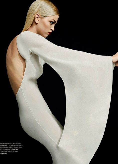 Daphne Groeneveld Sebastian Kim, Detail Couture, Daphne Groeneveld, Sculptural Fashion, Woman In White, Exaggerated Sleeves, Fresh Face, Mode Inspiration, White Fashion