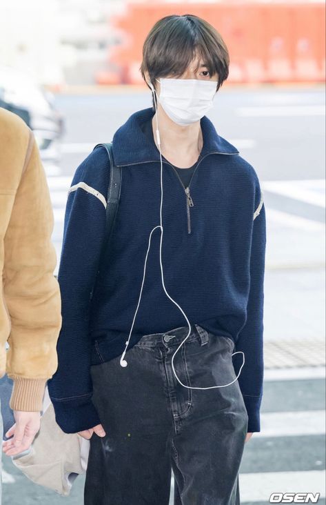 Beomgyu Outfits, Beomgyu Airport, Airport Fits, Txt Beomgyu, Korean K Pop, Incheon Airport, Airport Fashion, Important People, Incheon