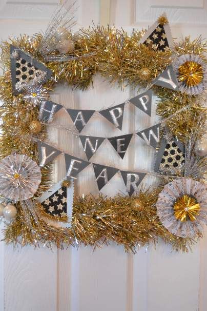 New Years Wreath, Diy New Years Party, New Year Wreath, New Year's Eve Crafts, New Years Eve Day, New Year's Party Decorations, Happy New Years, A Very Merry Christmas, New Year's Crafts