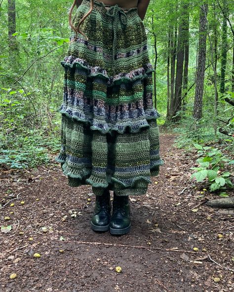 Make A Maxi Skirt, Pencil Skirts Designs, I Made Mistakes, Crochet Maxi Skirt, Skirt Patterns, Crochet Bottoms, Green Yarn, Crochet Fairy, Amazing Crochet